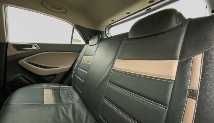 2019 Hyundai Elite i20 SPORTZ PLUS 1.2, Petrol, Manual, 19,833 km, Right Side Rear Door Cabin