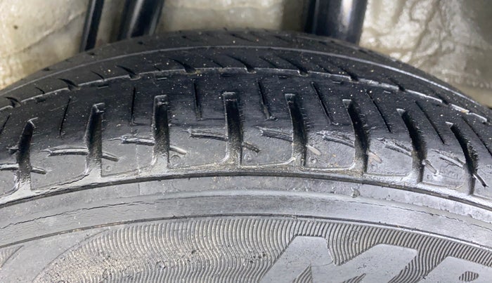 2015 Honda Jazz 1.2 V MT, Petrol, Manual, 29,383 km, Left Rear Tyre Tread
