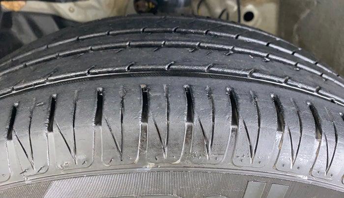 2015 Honda Jazz 1.2 V MT, Petrol, Manual, 29,383 km, Left Front Tyre Tread