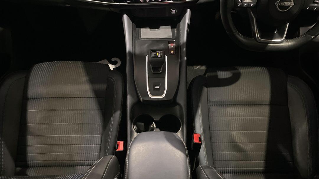 2022 Nissan Qashqai St-l, Automatic, 47413 km, Center Console