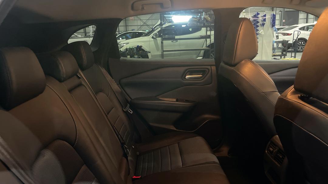 2022 Nissan Qashqai St-l, Automatic, 47413 km, Right Side Rear Door Cabin View