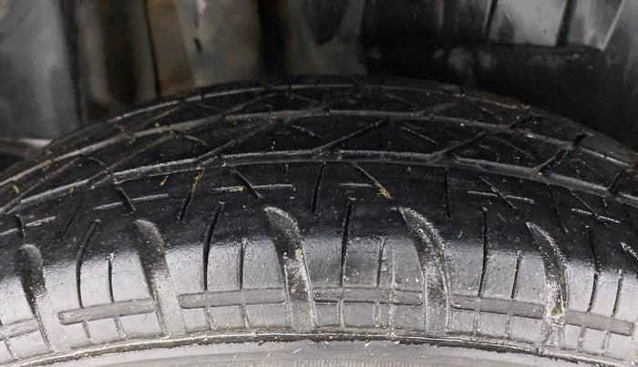 2017 Maruti Dzire VDI AMT, Diesel, Automatic, 1,09,888 km, Right Rear Tyre Tread