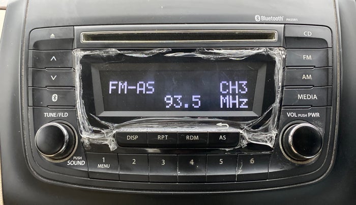 2017 Maruti Dzire VDI AMT, Diesel, Automatic, 1,09,888 km, Infotainment system - Music system has minor cracks