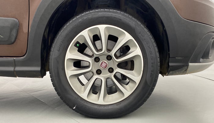 2016 Fiat URBAN CROSS 1.4 T-JET EMOTION, Petrol, Manual, 25,839 km, Right Front Wheel