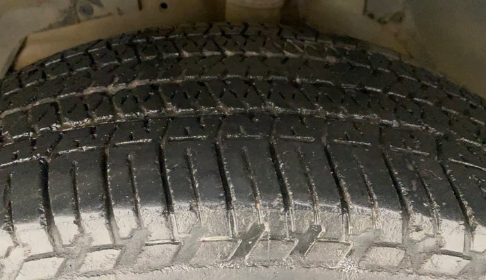 2016 Mahindra XUV500 W6, Diesel, Manual, 69,806 km, Left Front Tyre Tread