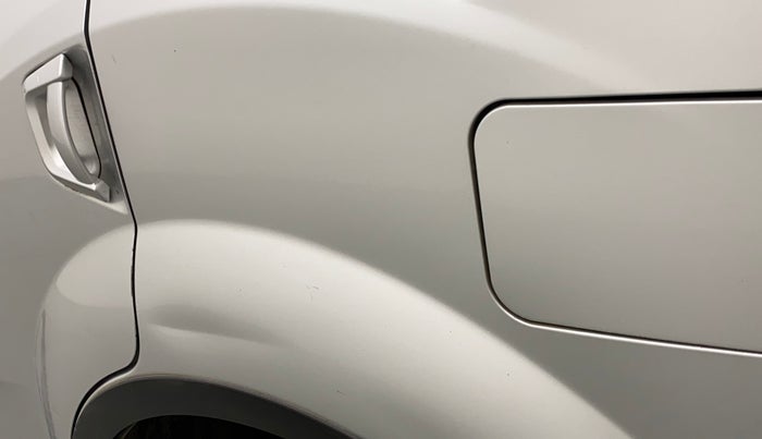 2016 Mahindra XUV500 W6, Diesel, Manual, 69,806 km, Left quarter panel - Minor scratches