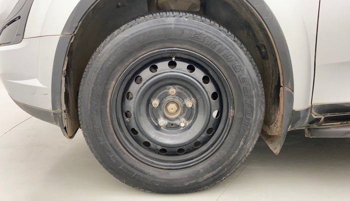 2016 Mahindra XUV500 W6, Diesel, Manual, 69,806 km, Left Front Wheel