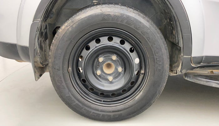 2016 Mahindra XUV500 W6, Diesel, Manual, 69,806 km, Right Rear Wheel