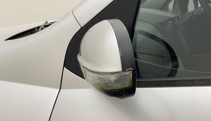 2016 Mahindra XUV500 W6, Diesel, Manual, 69,806 km, Left rear-view mirror - Indicator light has minor damage