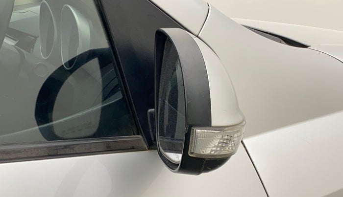 2016 Mahindra XUV500 W6, Diesel, Manual, 69,806 km, Right rear-view mirror - Indicator light has minor damage
