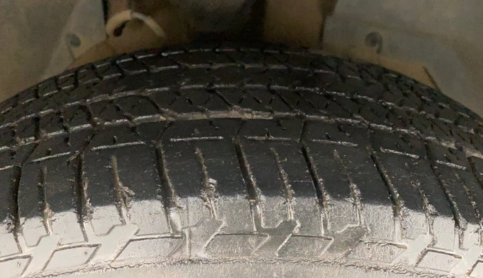 2016 Mahindra XUV500 W6, Diesel, Manual, 69,806 km, Right Front Tyre Tread