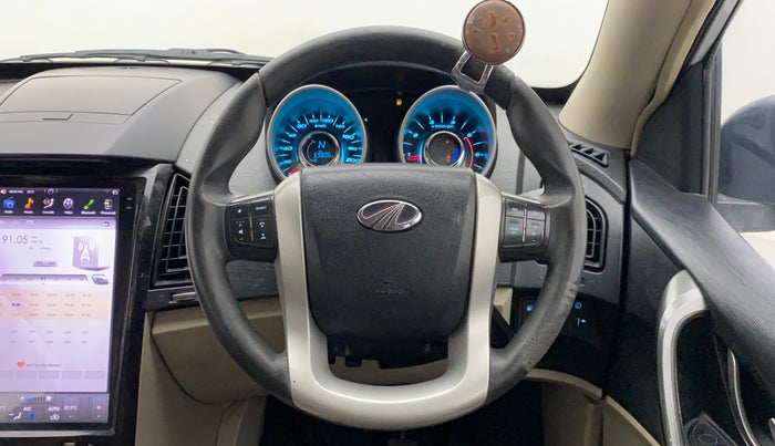 2016 Mahindra XUV500 W6, Diesel, Manual, 69,806 km, Steering Wheel Close Up