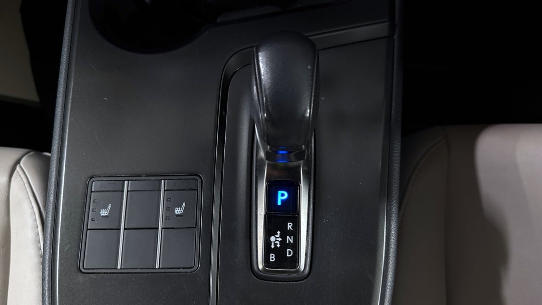 2024 Lexus Ux300h Luxury Hybrid, Automatic, 34128 km, Gear Lever 