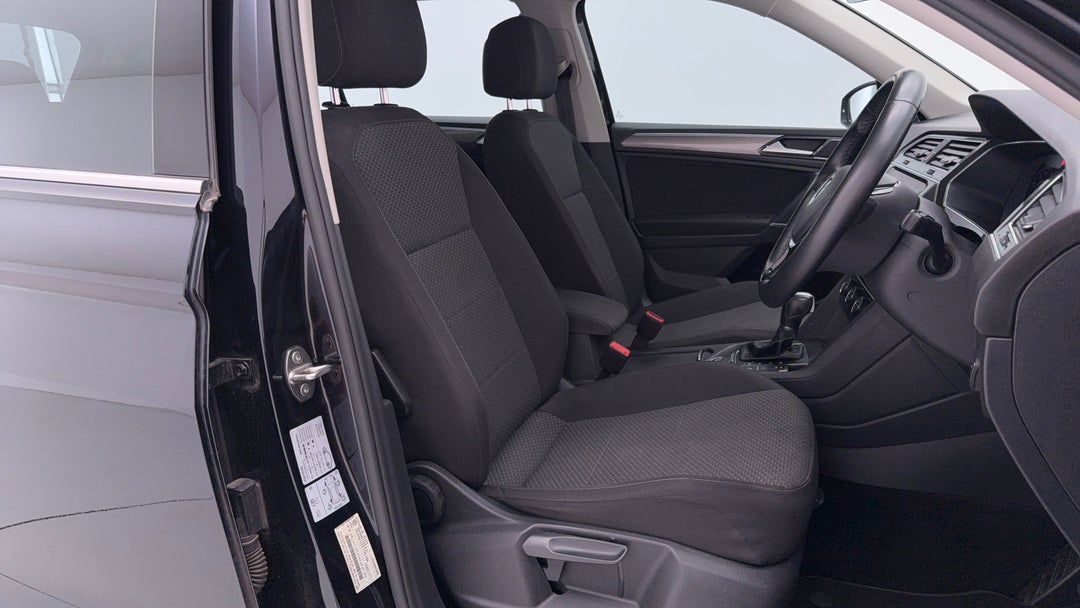 2018 Volkswagen Tiguan Allspace 132 Tsi Comfortline, Automatic, 121825 km, Right Side Front Door Cabin View
