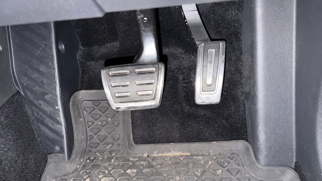 2022 Volkswagen Tiguan Allspace 162tsi R-line, Automatic, 82894 km, Pedals and Footmat