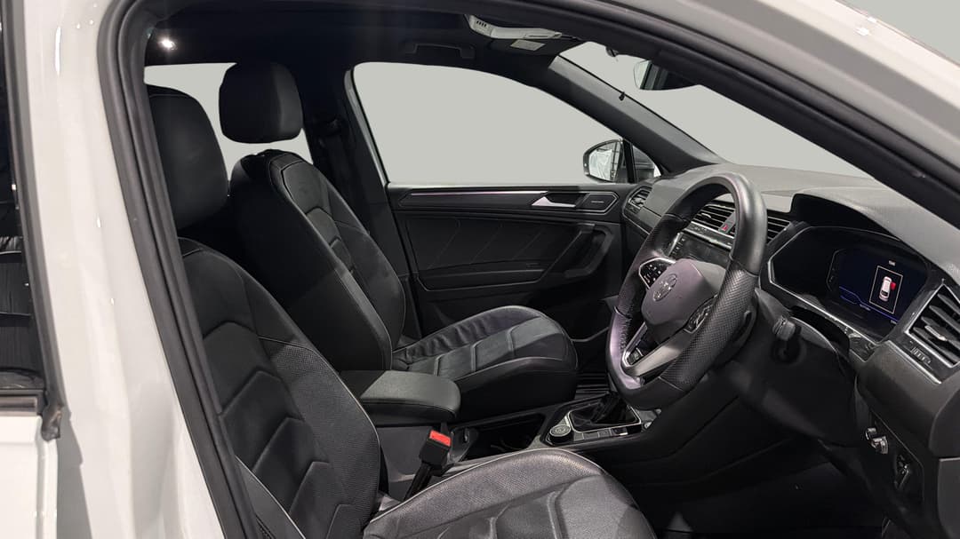2022 Volkswagen Tiguan Allspace 162tsi R-line, Automatic, 82894 km, Right Side Front Door Cabin View