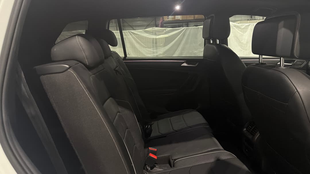 2022 Volkswagen Tiguan Allspace 162tsi R-line, Automatic, 82894 km, Right Side Rear Door Cabin View