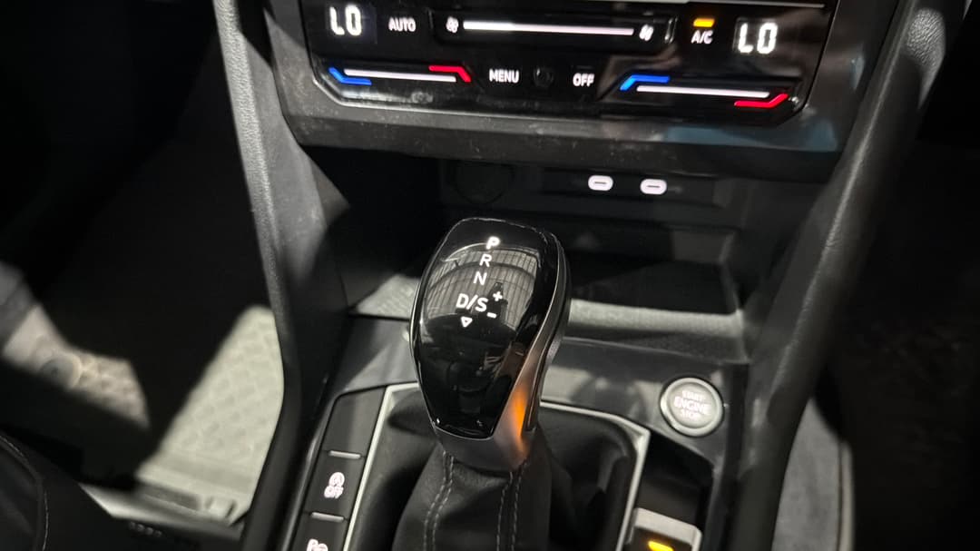 2022 Volkswagen Tiguan Allspace 162tsi R-line, Automatic, 82894 km, Gear Lever 