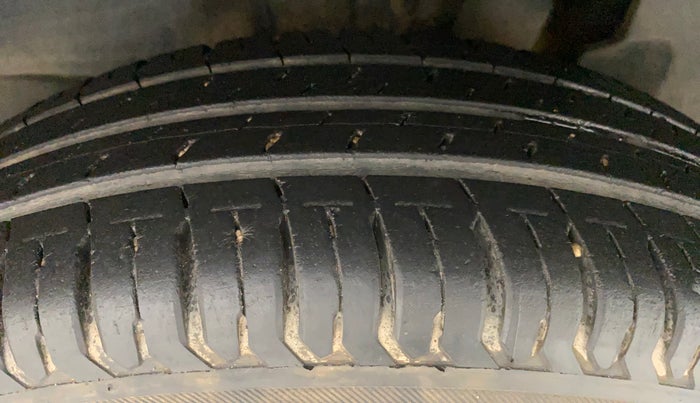 2018 Maruti Swift VXI AMT, Petrol, Automatic, 25,687 km, Left Rear Tyre Tread