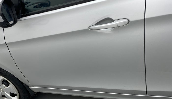 2017 Tata Tiago XT PETROL, CNG, Manual, 47,298 km, Front passenger door - Minor scratches