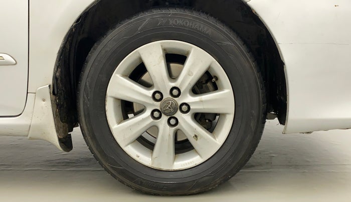 2012 Toyota Corolla Altis G PETROL, Petrol, Manual, 1,00,798 km, Right Front Wheel
