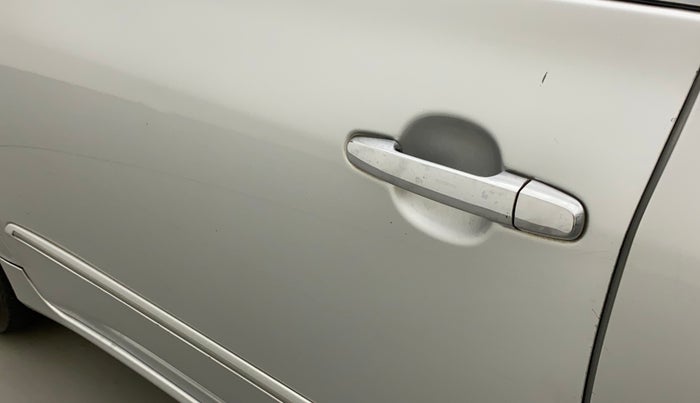 2012 Toyota Corolla Altis G PETROL, Petrol, Manual, 1,00,798 km, Front passenger door - Minor scratches