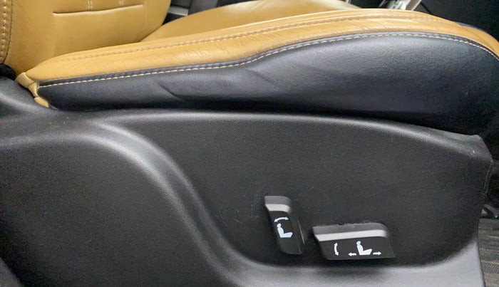 2018 Mahindra XUV500 W11 AT, Diesel, Automatic, 54,467 km, Driver Side Adjustment Panel