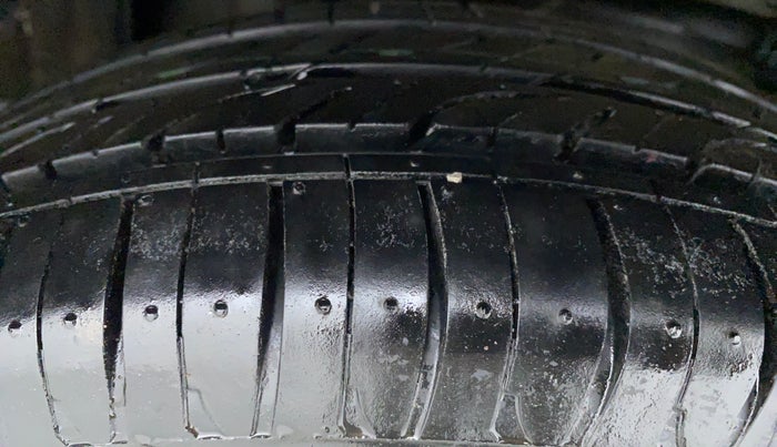 2015 Maruti Alto K10 VXI P, Petrol, Manual, 44,037 km, Left Front Tyre Tread