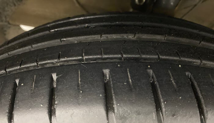 2018 Maruti Swift ZXI D, Petrol, Manual, 17,442 km, Left Front Tyre Tread