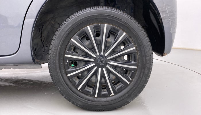 2013 Toyota Etios Liva GD, Diesel, Manual, 1,07,929 km, Left Rear Wheel