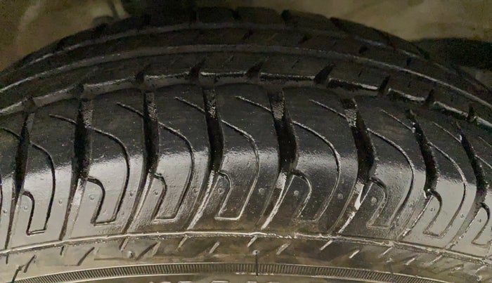 2013 Maruti Wagon R Stingray LXI, Petrol, Manual, 19,932 km, Left Front Tyre Tread