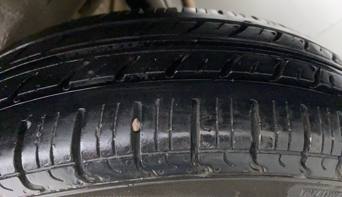 2018 Maruti Wagon R 1.0 LXI CNG, CNG, Manual, 69,638 km, Left Rear Tyre Tread