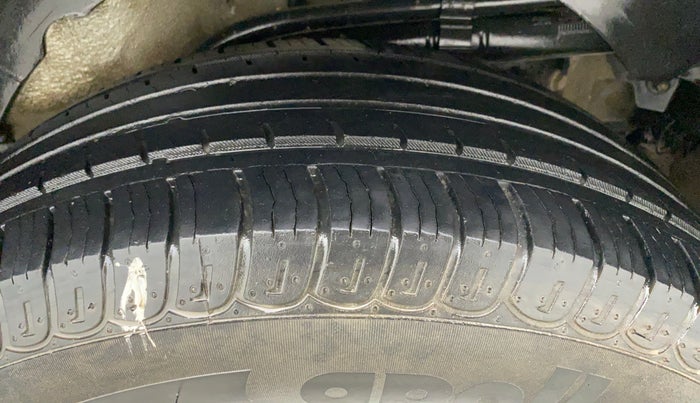 2018 Mahindra XUV500 W5 FWD, Diesel, Manual, 76,723 km, Left Rear Tyre Tread