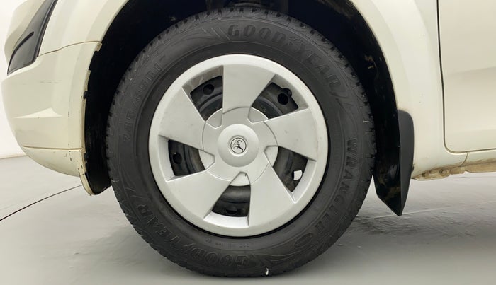 2018 Mahindra XUV500 W5 FWD, Diesel, Manual, 76,723 km, Left Front Wheel