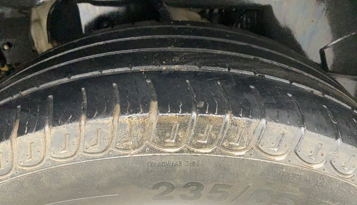 2018 Mahindra XUV500 W5 FWD, Diesel, Manual, 76,723 km, Right Rear Tyre Tread