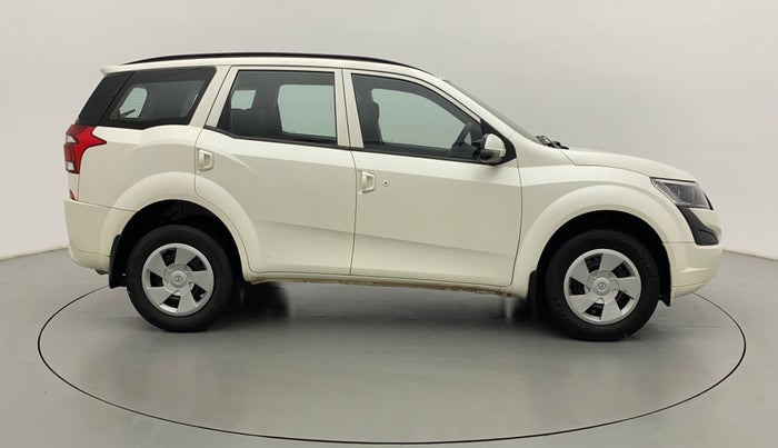 2018 Mahindra XUV500 W5 FWD, Diesel, Manual, 76,723 km, Right Side View
