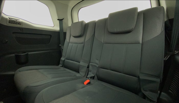 2018 Mahindra XUV500 W5 FWD, Diesel, Manual, 76,723 km, Third Seat Row ( optional )