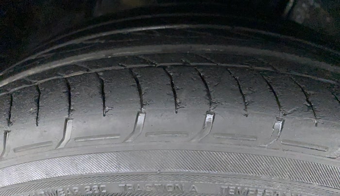 2020 Honda Civic ZX MT DIESEL, Diesel, Manual, 29,774 km, Right Front Tyre Tread