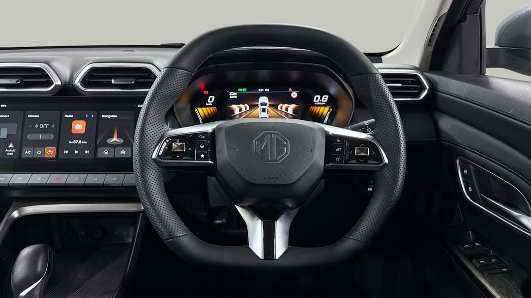 2025 MG ZS Essence, Automatic, 5277 km, Steering Wheel Close-up