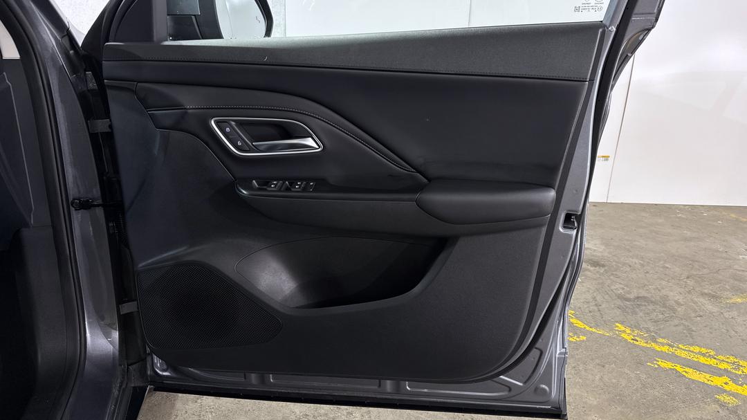 2025 MG ZS Essence, Automatic, 5277 km, Speaker View