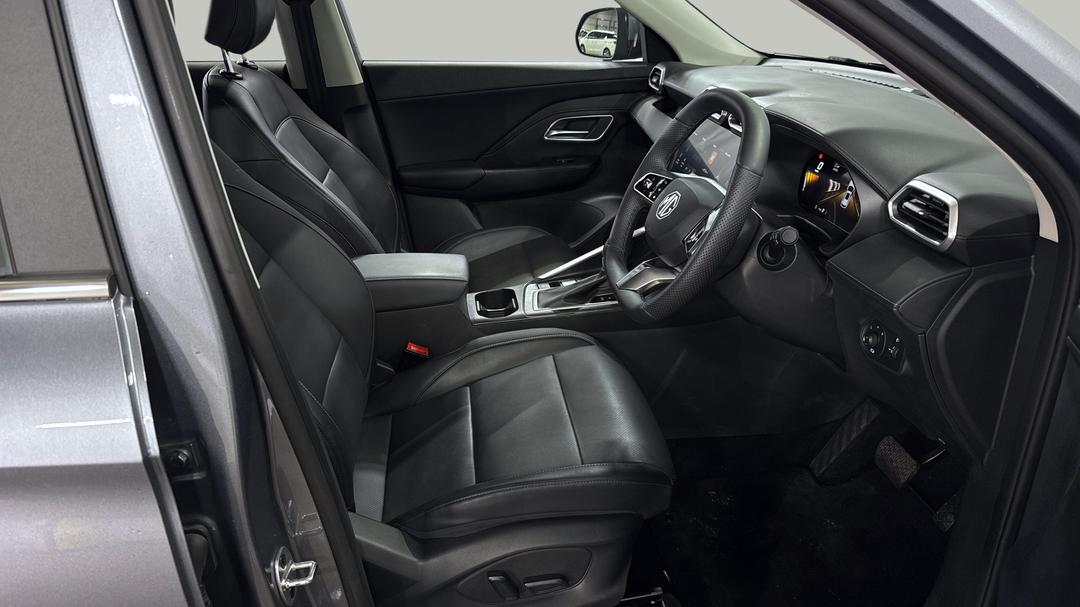 2025 MG ZS Essence, Automatic, 5277 km, Right Side Front Door Cabin View