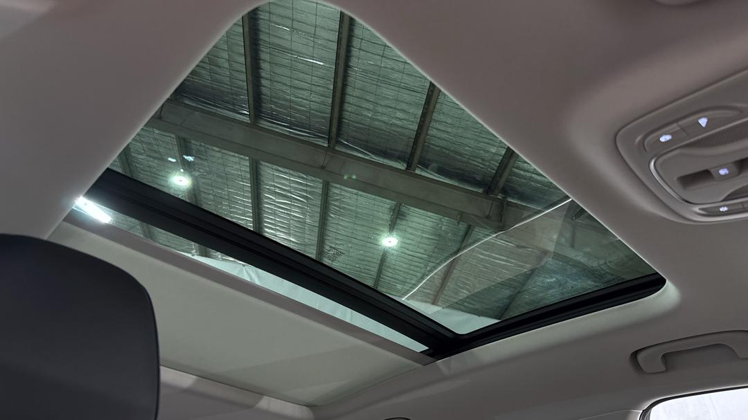 2025 MG ZS Essence, Automatic, 5277 km, Interior Sunroof/Moonroof