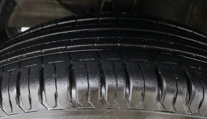 2020 Maruti Swift VXI D, Petrol, Manual, 11,035 km, Left Front Tyre Tread