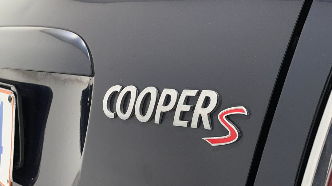 Badge (Boot Right Side)