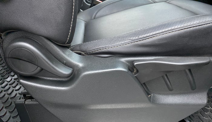 2017 Tata Hexa Varicor 400 XTA, Diesel, Automatic, 78,916 km, Driver Side Adjustment Panel