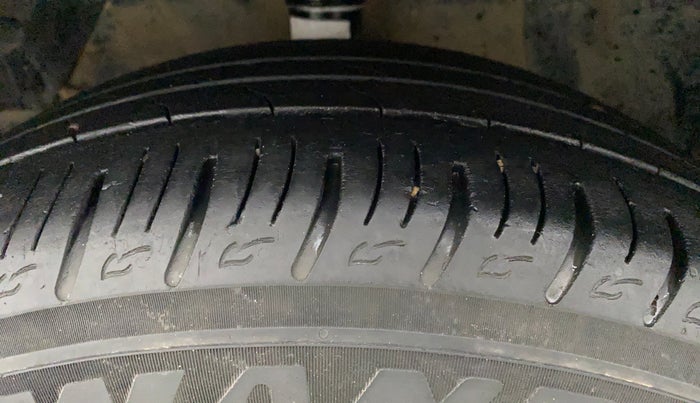 2018 Maruti S Cross ZETA 1.3, Diesel, Manual, 1,22,827 km, Left Front Tyre Tread