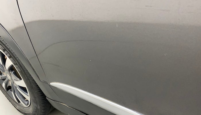 2018 Maruti S Cross ZETA 1.3, Diesel, Manual, 1,22,827 km, Front passenger door - Minor scratches