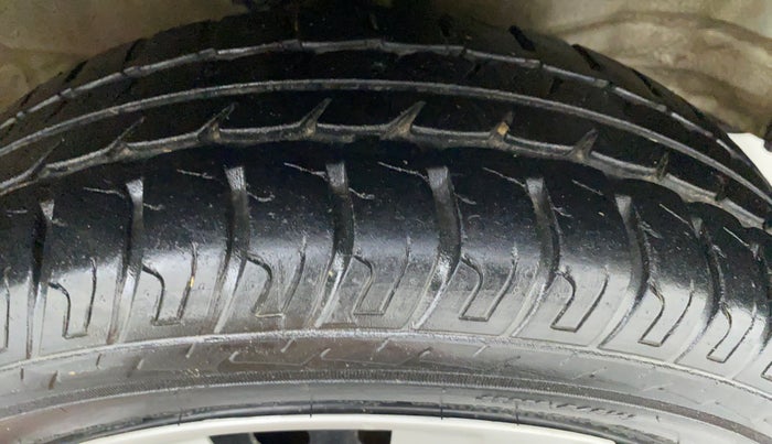 2017 Maruti Wagon R 1.0 VXI, Petrol, Manual, 18,958 km, Right Front Tyre Tread