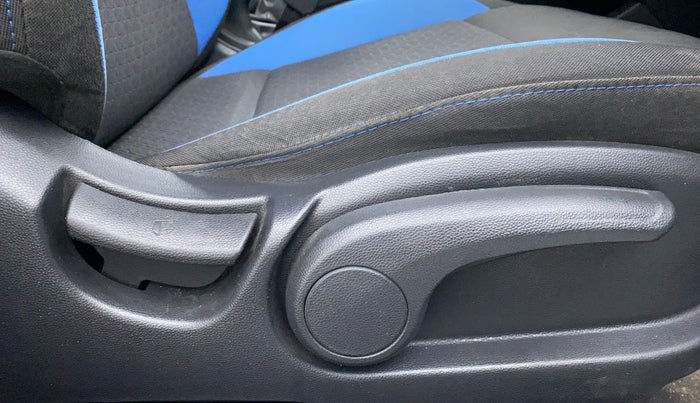 2019 Hyundai i20 Active 1.2 SX, Petrol, Manual, 21,910 km, Driver Side Adjustment Panel