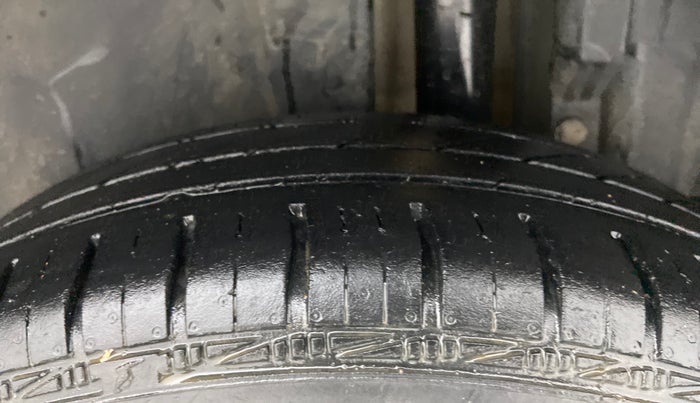 2013 Maruti Swift VXI, Petrol, Manual, 95,036 km, Left Rear Tyre Tread